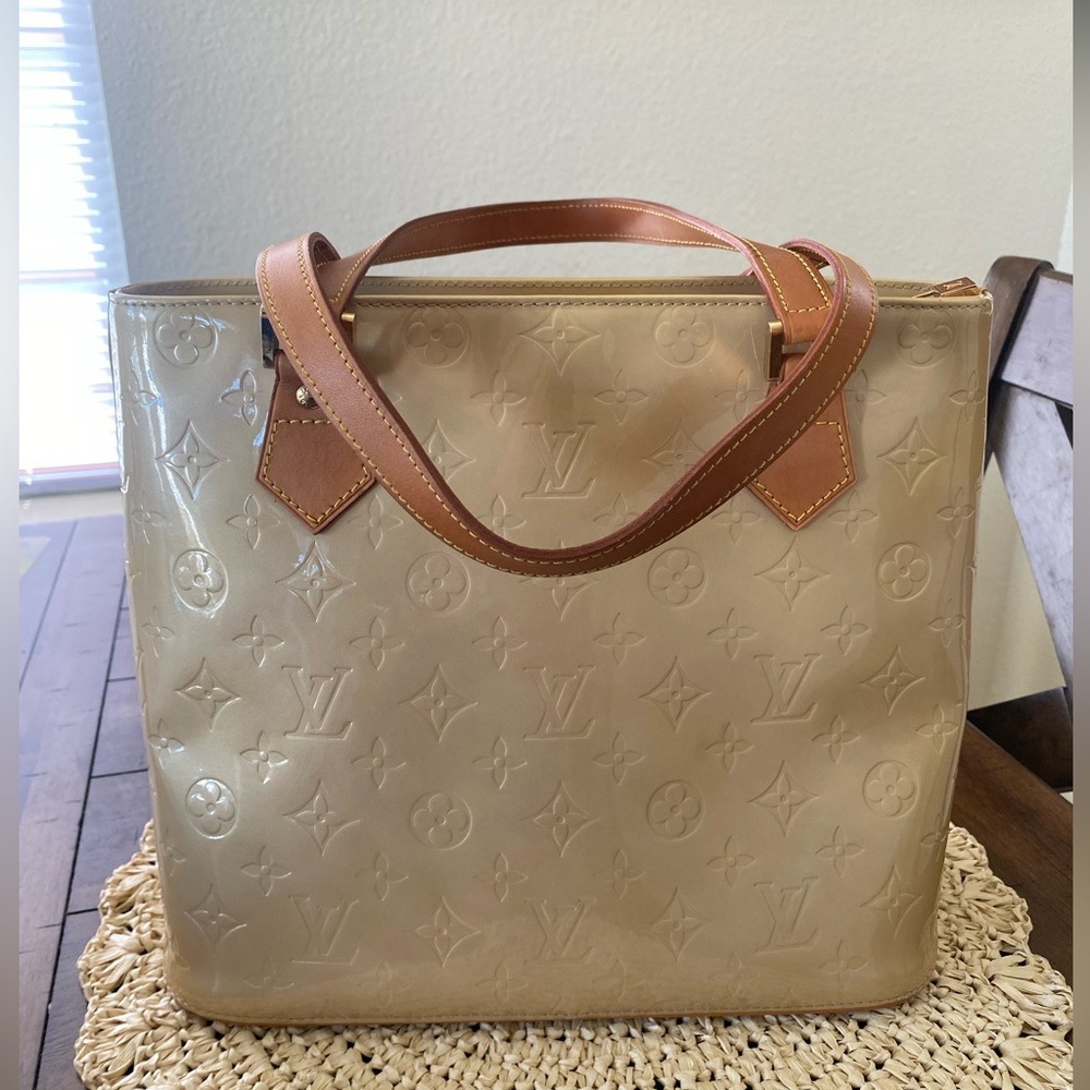 Authentic Louis Vuitton Cream Vernis Leather Tote
